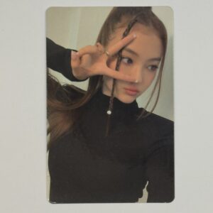 KARTA: MEOVV – My Eyes Open Wide – 1. EP Album