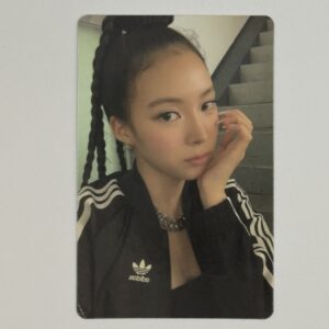 KARTA: MEOVV – My Eyes Open Wide – 1. EP Album