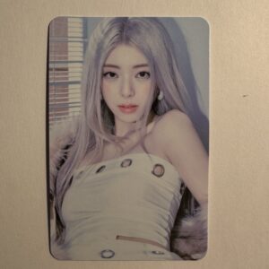 Karta kolekcjonerska: YUNA ITZY Ice Cream