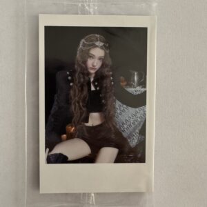 Polaroid K-pop: MEOVV – Bite Now - The 2nd EP Album